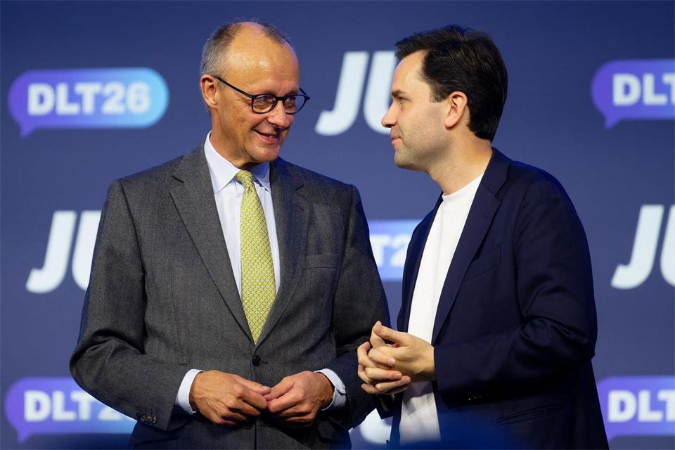 Deutschlandtag der Jungen Union: Merz und Winkel gemeinsam auf dem PodiumHenning Kaiser/dpa