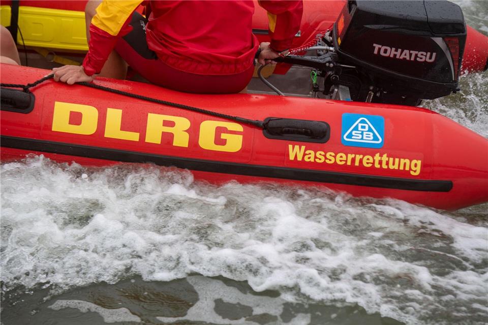 Deutschlandweit starben laut Sommerbilanz der DLRG bis Mitte September 321 Menschen beim Baden. (Archivbild)Stefan Sauer/dpa