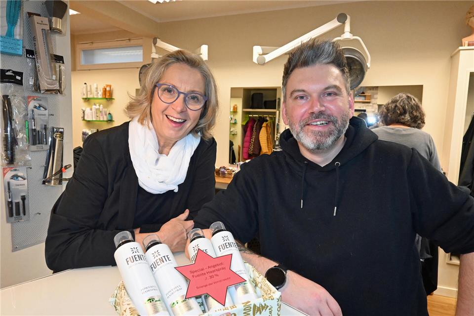 Diana Brömmel übergibt ihren Friseursalon an Mathias Armerling.