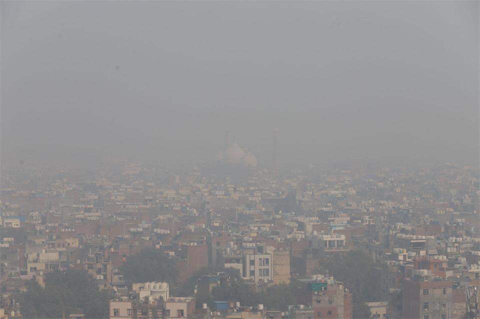 Dichter Smog bedeckt die Skyline von Neu-Delhi in Indien. (Archivbild)Deepak/ZUMA Press Wire/dpa