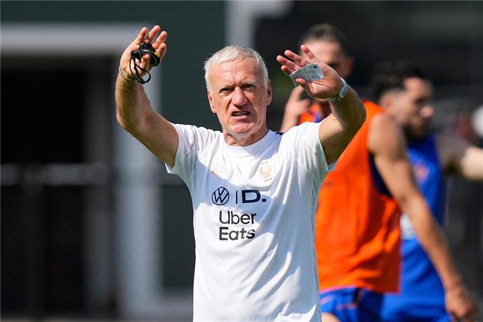 Didier Deschamps hat vor dem Schweden-Spiel über angeschlagene Spieler gesprochen. (Archivbild)Martin Meissner/AP/dpa