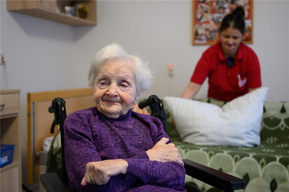 Die 111 Jahre alte Ilse Neumann aus Taucha bei Leipzig ist die wohl älteste Sächsin und einer der ältesten Menschen in DeutschlandHendrik Schmidt/dpa
