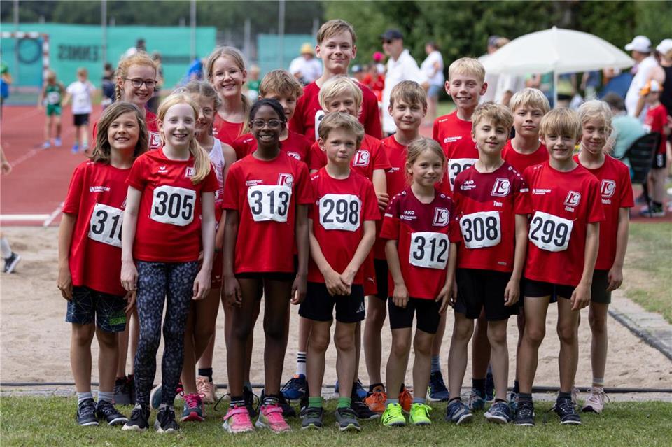 Die 17-köpfige Delegation des LC Borken bei den Kreiseinzelmeisterschaften hatte gut lachen: Sie heimste in Haltern-Sythen insgesamt sechs Titel ein.