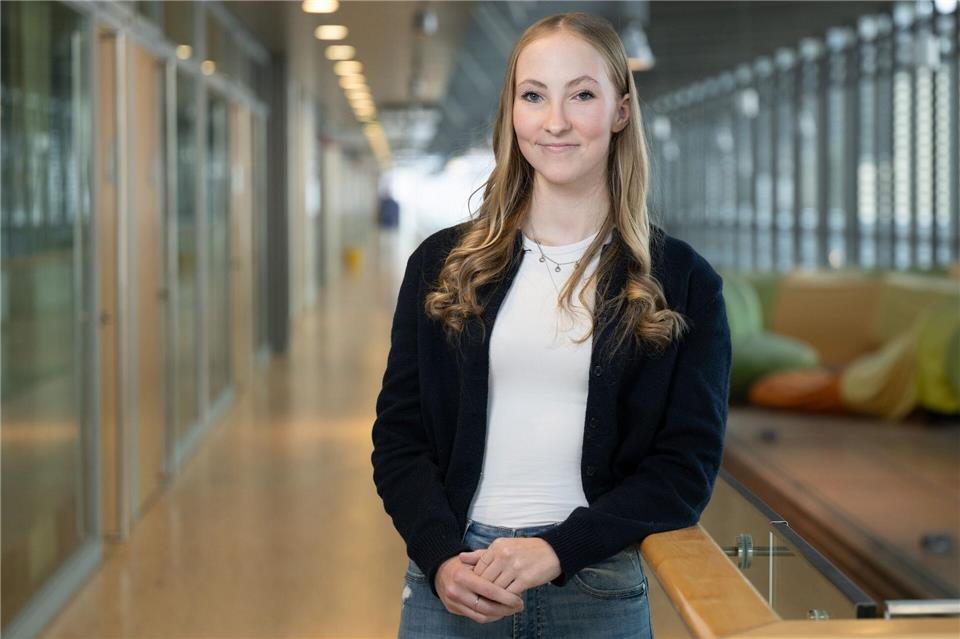 Die 20 Jahre alte Lilly Hiebenthal aus Sachsen leidet an einer äußert seltenen Immunkrankheit. Sebastian Kahnert/dpa