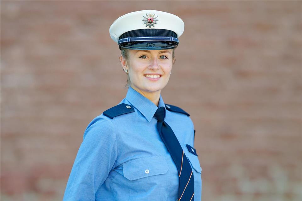 Traumjob trotz Gefahr: Zwei Polizeianwärterinnen erzählen Die 21-jährige Jennifer Greb wusste schon mit zehn Jahren, dass sie Polizistin werden will.Uwe Anspach/dpa