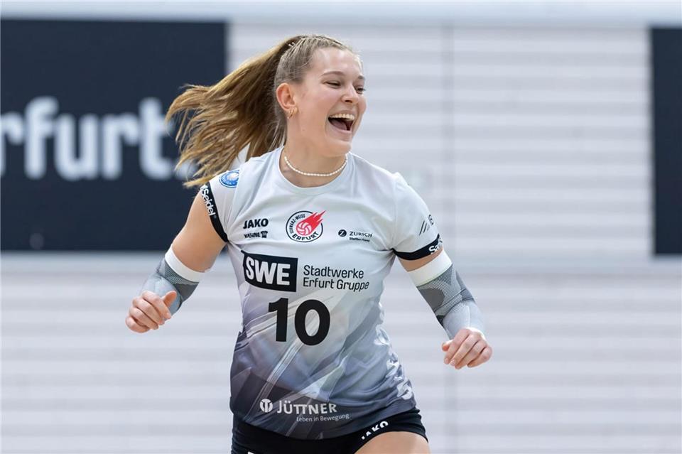 Die 22-jährige Außenangreiferin Pia Mohr schließt sich mit Aufstiegs- und Erstligaerfahrung den Skurios Volleys an. Mit ihr bekommt Trainerin Danuta Brinkmann eine Führungsspielerin.