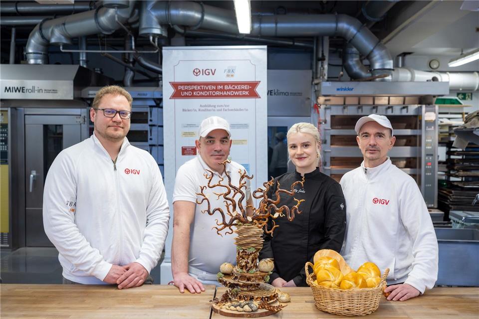 Die 22‑Jährige - frisch gekrönte Deutsche Meisterin der Bäckerjugend - arbeitet an ihrer Präzision, an Geschwindigkeit und Ideen.Soeren Stache/dpa