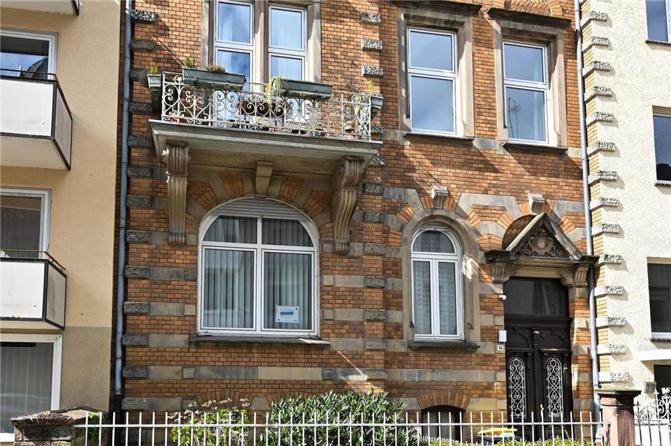 Die 36-Quadratmeter-Wohnung, die das Land Hessen als Fiskalerbschaft in Kassel zum Kauf anbietet, befindet sich im Hochparterre eines historischen Gebäudes mit vier Eigentumswohnungen.Swen Pförtner/dpa