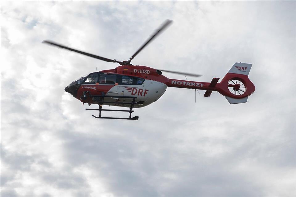 Die 45-Jährige wurde noch in eine Klinik geflogen, in der sie aufgrund ihrer schweren Verletzungen starb. (Symbolbild)Paul Zinken/Deutsche Presse-Agentur GmbH/dpa