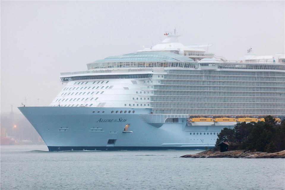 Die 66-Jährige war auf der „Allure of the Seas“ der Reederei Royal Caribbean von ihrem Balkon gestürzt. (Archivbild)Vesa - MattiVaara/epa/dpa