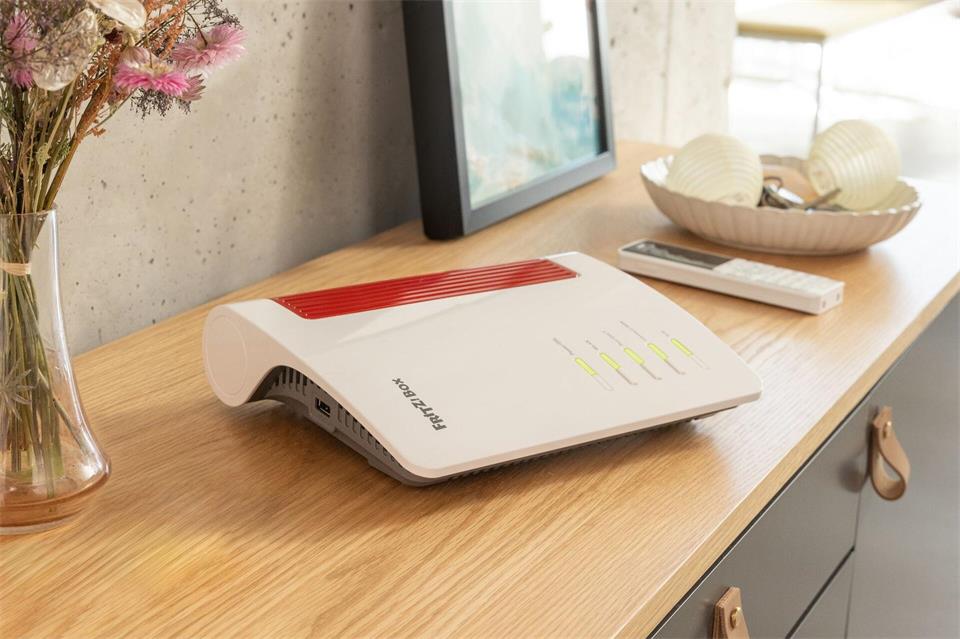 Die 7690 macht den Anfang: FritzOS 8.50 liefert neue Smart-Home-Routinen und zusätzliche Schutzfunktionen per DNS-Filterlisten.AVM GmbH/FRITZ! GmbH/dpa-tmn