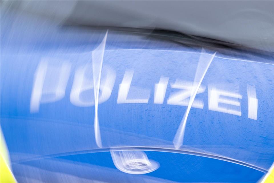 Die A100 ist infolge eines Wasserrohrbruchs im Berliner Westen in beide Richtungen voll gesperrt. (Symbolbild)Soeren Stache/dpa