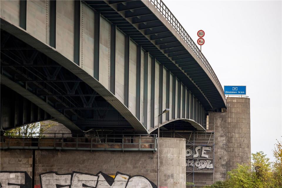 Die A59-Brücke in Duisburg ist marode - doch über den geplanten Um- und Neubau von Brücke und Autobahn tobt heftiger StreitThomas Banneyer/dpa