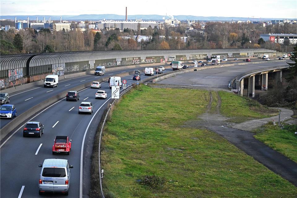 Die A661 soll überdacht und begrünt werden. Michael Brandt/dpa