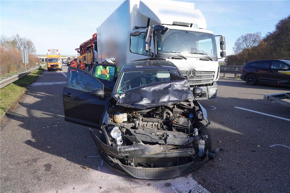 Die A81 ist nach einem Unfall gesperrt worden.Andreas Rosar/dpa