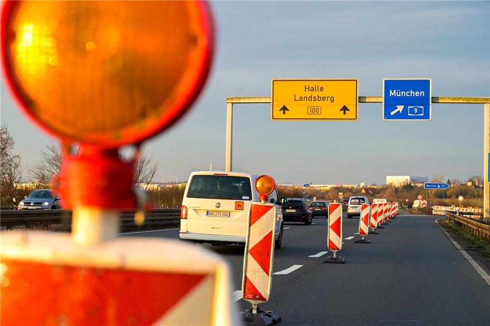 Die A9 wird bei Halle in zweites Mal gesperrt.Heiko Rebsch/dpa