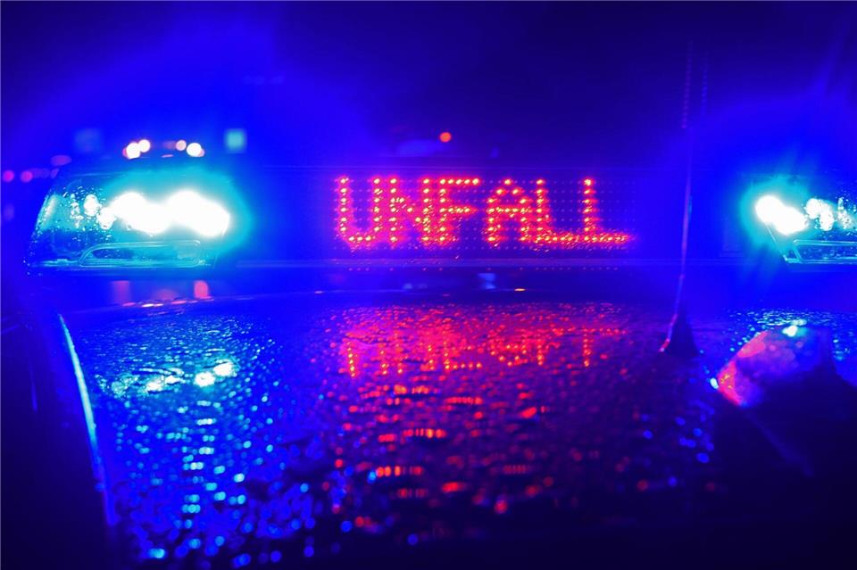 Die A94 in Richtung Passau blieb für mehrere Stunden gesperrt. (Symbolbild)Stefan Puchner/dpa