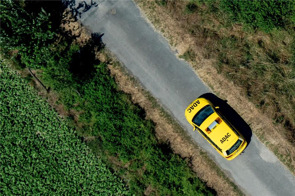 Die ADAC Straßenwacht muss wegen der aktuellen Hitzewelle häufiger ausrücken. (Symbolbild)Hauke-Christian Dittrich/dpa