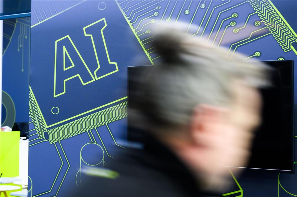 Die AI Week in Frankfurt soll verschiedene Themen abdecken und zum Austausch über Künstliche Intelligenz anregen. (Symbolbild)Julian Stratenschulte/dpa