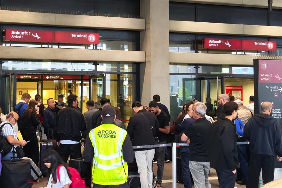 Die Abfertigung der Fluggäste wird so weit wie möglich auf Terminal 2 verlegt. Ann-Marie Utz/dpa