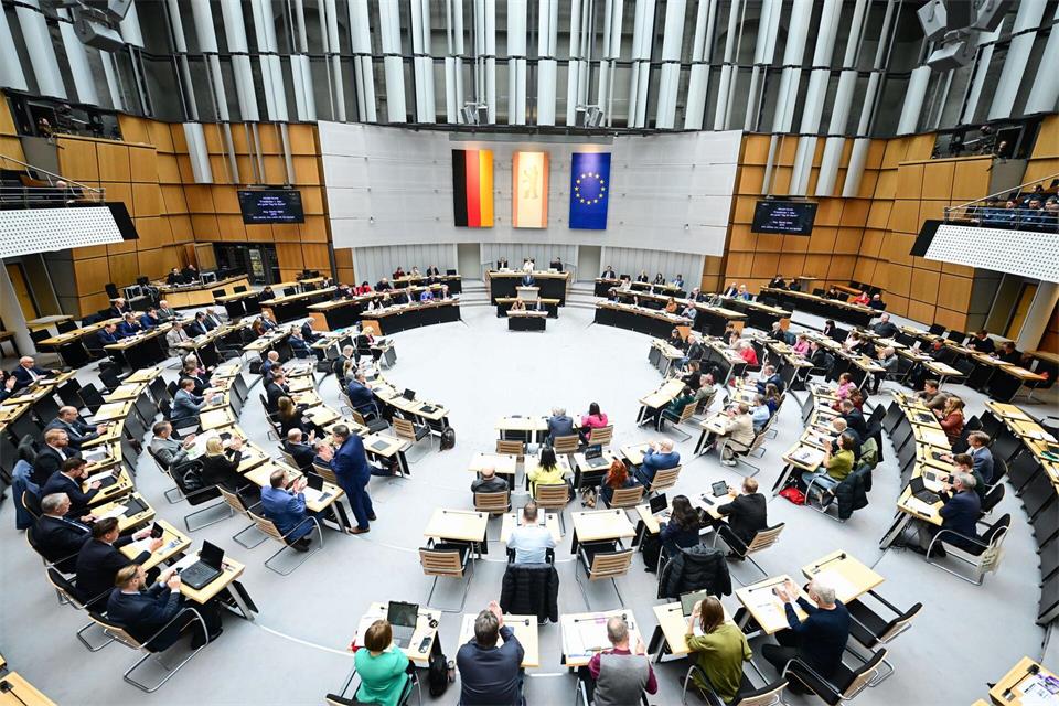 Die Abgeordneten im Berliner Landesparlament kommen vor dem Wahltermin am 20. September noch zweimal zusammen. (Archivbild) Sebastian Christoph Gollnow/dpa