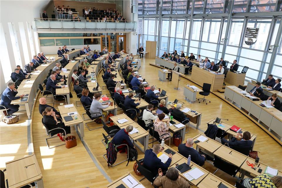 Die Abgeordnetenentschädigung in Sachsen-Anhalt beträgt aktuell 8.736,66 Euro monatlich. (Archivbild)Peter Gercke/dpa-Zentralbild/dpa