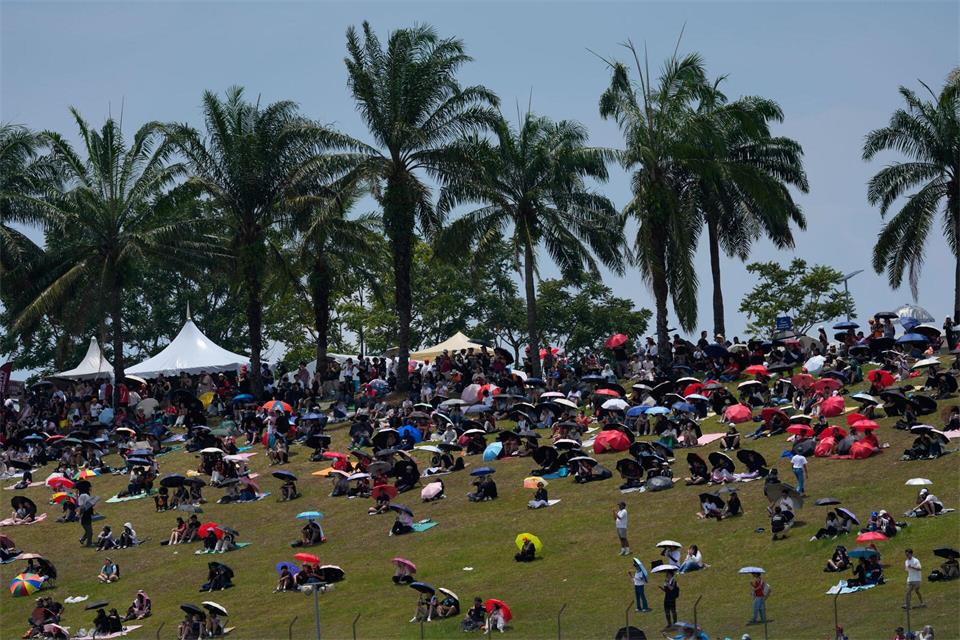 Die Abreise ist für die Fans in Malaysia eine große Herausforderung. Vincent Thian/AP/dpa
