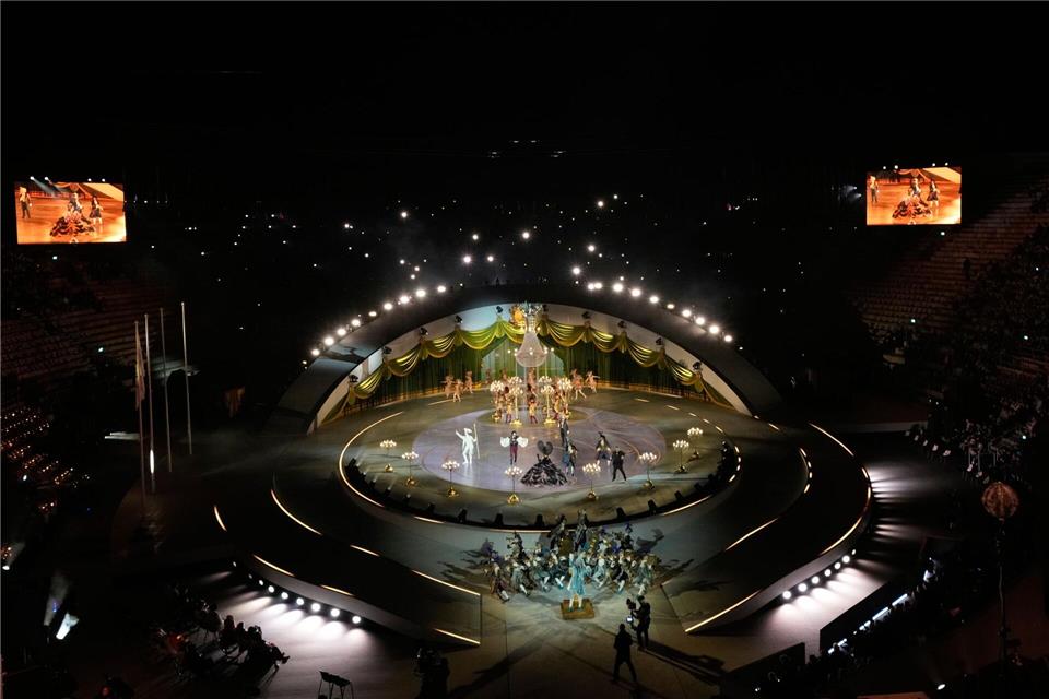 Die Abschlussfeier der Olympischen Winterspiele in der Arena von Verona.Bernat Armangue/AP/dpa
