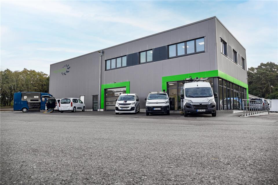 Die Activa Automobil-Service GmbH hat ihren Sitz an der Straße „Zur Heide“ im Hendrik-De-Wynen-Gewerbepark in Borken.