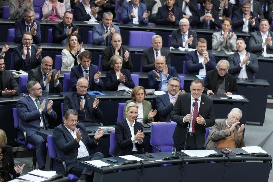 Die AfD-Bundestagsfraktion ist im Vergleich zum Bundestag vor der Neuwahl im Februar 2025 ungefähr um das Doppelte angewachsen. (Archivbild)Michael Kappeler/dpa