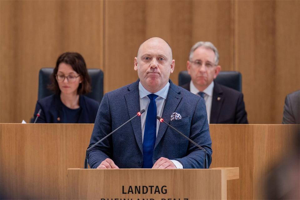 Die AfD-Fraktion mit Joachim Paul fand keine Mehrheit für ihren Antrag. (Archivbild)Andreas Arnold/dpa