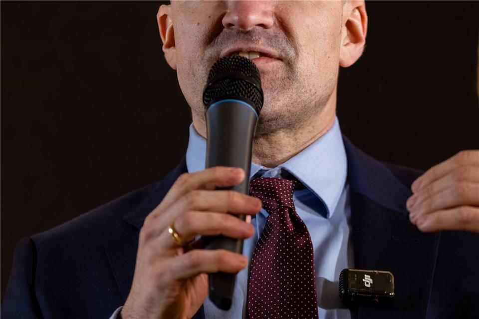 Die AfD-Spitze ruft dazu auf, keine Parteiveranstaltungen mit der Leitfigur der Identitären Bewegung, Martin Sellner, mehr durchzuführen. (Archivbild) Frank Hammerschmidt/dpa