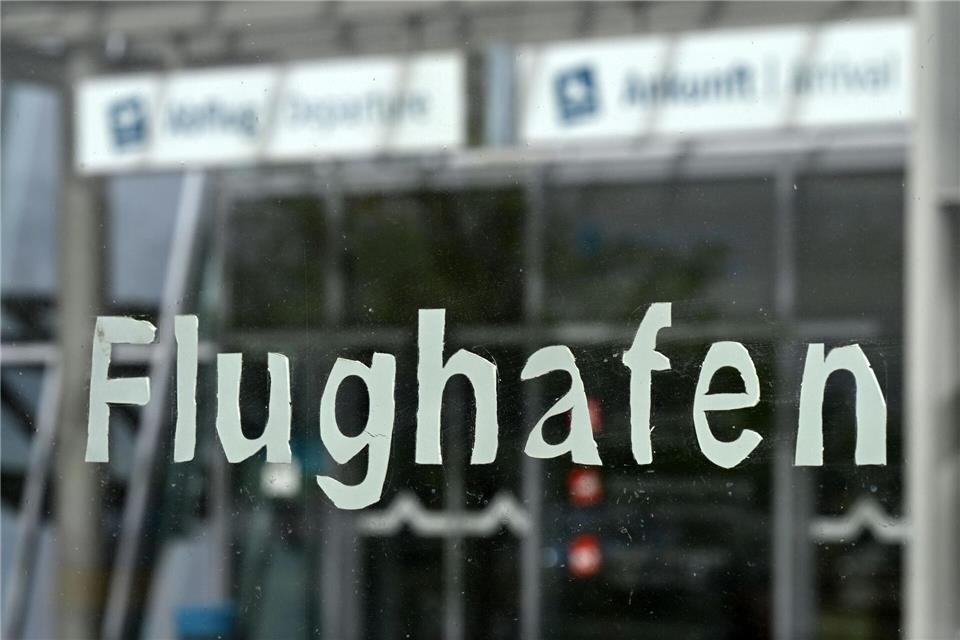 Die AfD Thüringen plant im Falle einer Regierungsbeteiligung eine zentrale Unterbringung aller Asylbewerber am Flughafen Erfurt. (Archivbild)Martin Schutt/dpa