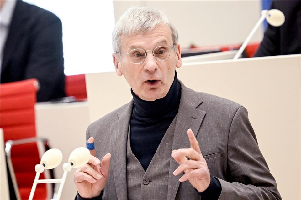 Die AfD fordert die Einsetzung eines Untersuchungsausschusses zu einer Flüchtlingsunterkunft in Flecken-Zechlin. (Symbolbild)Britta Pedersen/dpa