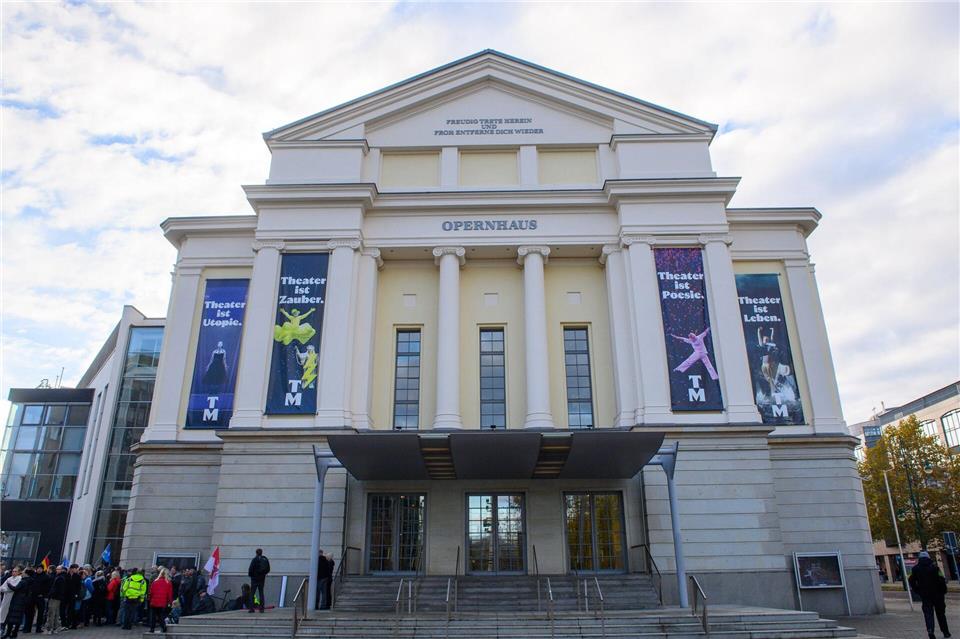 Die AfD hat klare Vorstellungen, wie es mit Institutionen wie dem Opernhaus Magdeburg weitergehen soll. (Archivbild)Klaus-Dietmar Gabbert/dpa