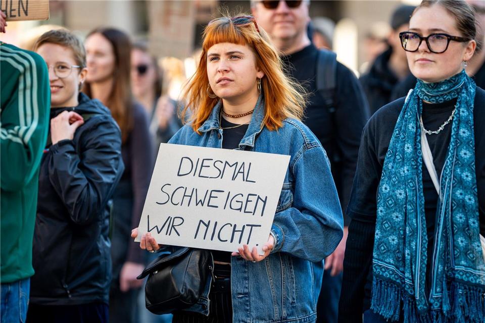 Die AfD hatte eine Kundgebung mit Björn Höcke als Redner geplant. Doch dagegen regte sich Protest. Jacob Schröter/dpa