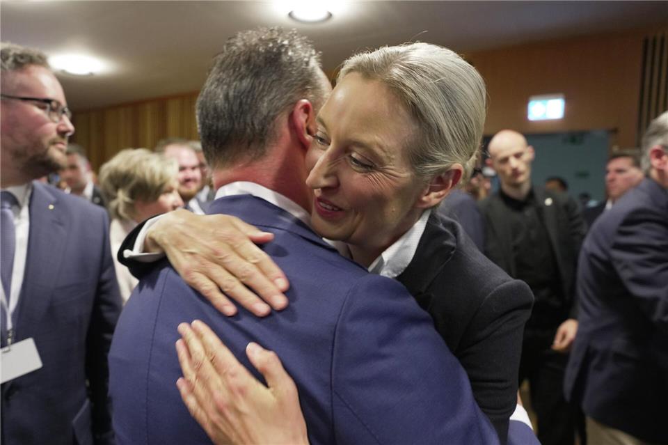 Die AfD kann nach den Hochrechnungen feiern. Andreas Arnold/dpa