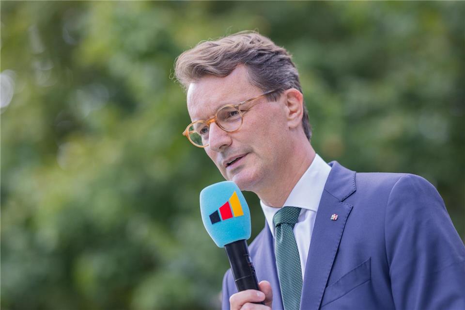 Wüst: Keine „blaue Welle“ bei der Kommunalwahl in NRW Die AfD kann politisch erfolgreich bekämpft werden, unterstreicht Nordrhein-Westfalens Ministerpräsident Hendrik Wüst.Rolf Vennenbernd/dpa
