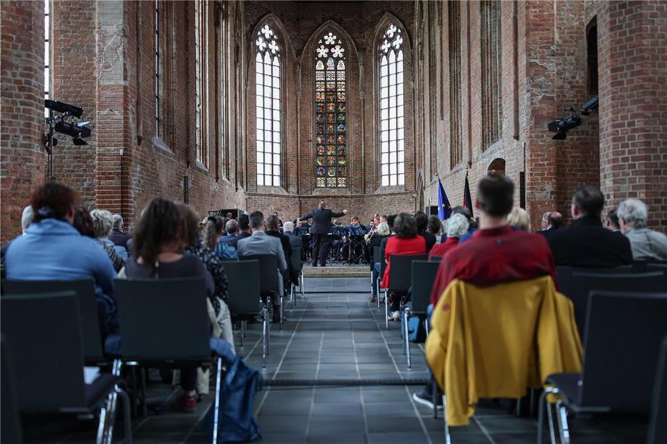 Stadt kann AfD-Wahlkampf in Klosterkirche nicht verbieten  Die AfD plant im Paulikloster in Brandenburg an der Havel eine Wahlkampfveranstaltung und stößt damit auf Kritik (Archivbild). Hannes P. Albert/dpa