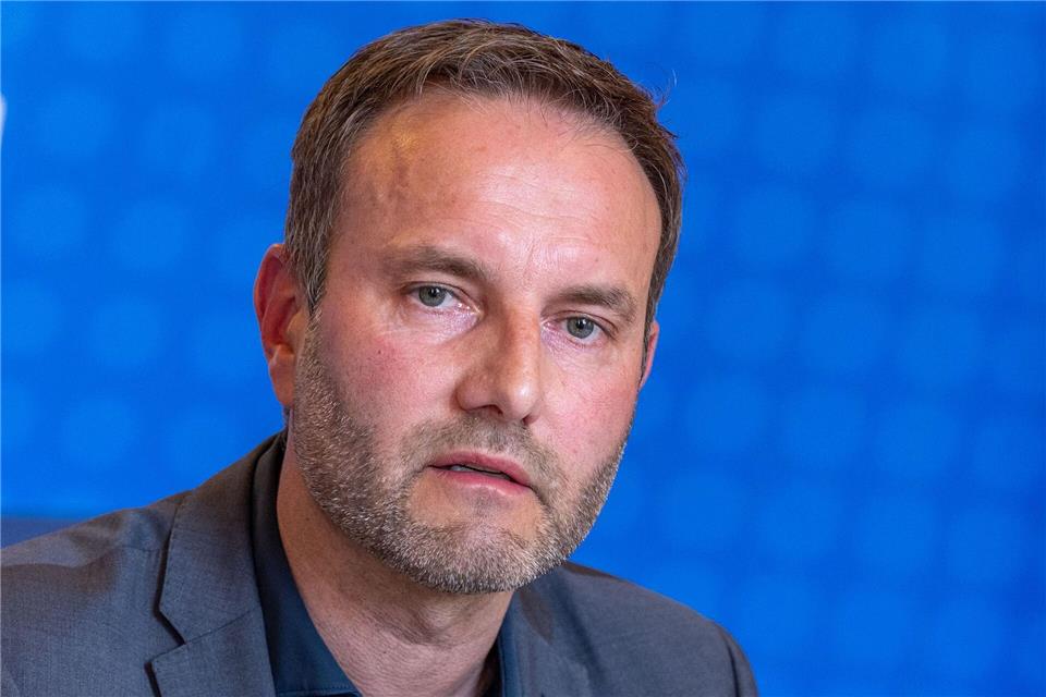 Die AfD und ihr Spitzenkandidat Enrico Schult streben eine absolute Mehrheit an. (Archivbild)Jens Büttner/dpa