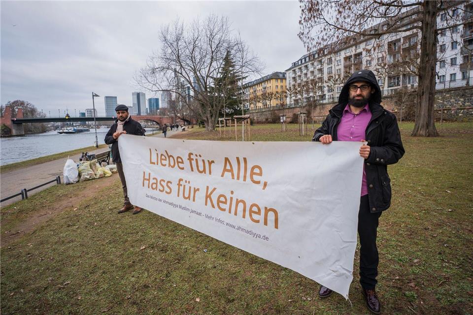 Die Ahmadiyya Gemeinde stellt soziales Engagement in den Mittelpunkt.Andreas Arnold/dpa