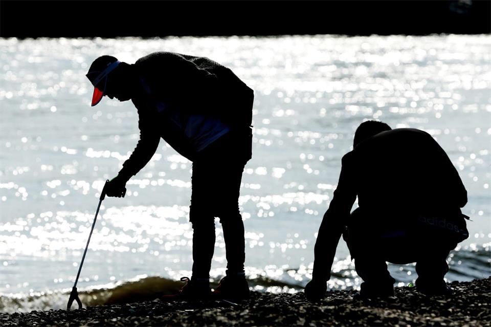 Die Aktion „RhineCleanUp“ findet seit 2018 statt. (Archivbild)David Young/dpa