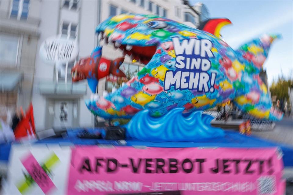 Die Aktivisten sind auf dem Weg nach Berlin.Friso Gentsch/dpa