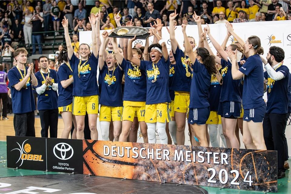 Basketballerinnen von Alba Berlin erstmals deutscher Meister Die Alba-Frauen konnten erstmals die deutsche Meisterschaft gewinnen.