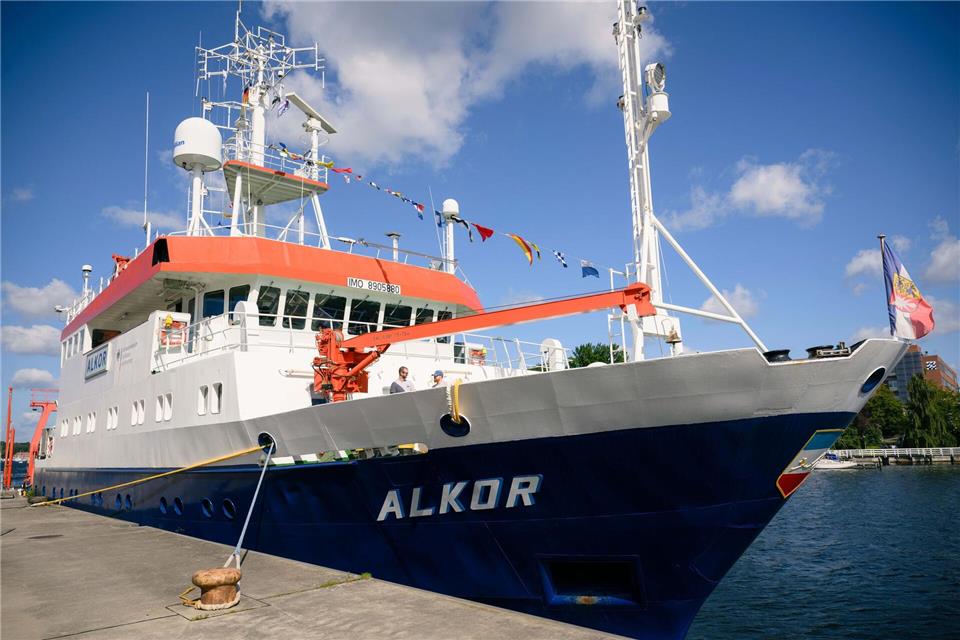 Die „Alkor“ ist zu einer Expedition in die Ostsee gestartet. (Archivbild) Gregor Fischer/dpa