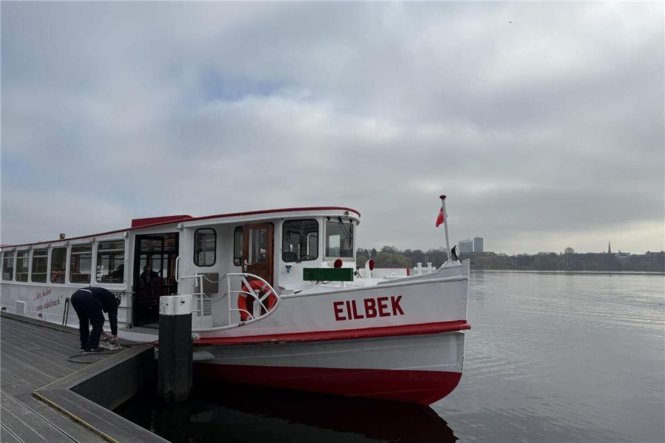 Die Alsterdampfer fahren wieder.Katrin Luxenburger/dpa