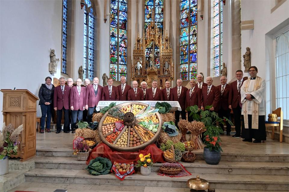 Die Andacht des Kirchenchors Cäcilia Borkenwirthe war gut besucht.