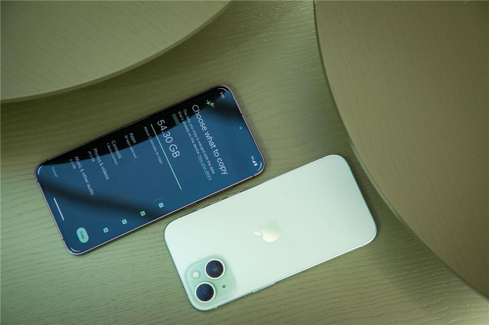 Die Android-Switch-App macht den Umzug vom iPhone zu einem Android-Gerät leichter.Christin Klose/dpa-tmn