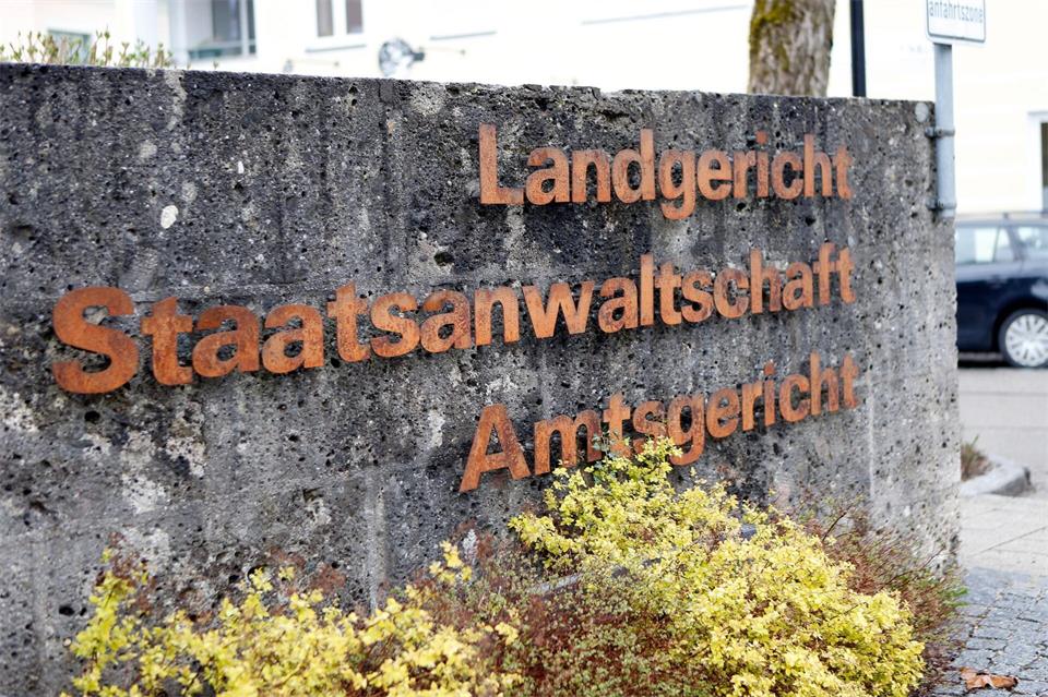 Die Angeklagte ist inzwischen vom Dienst suspendiert. Uwe Lein/dpa
