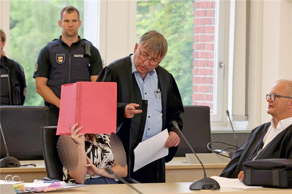 Die Angeklagte schweigt bislang in dem Mordprozess.A7120 Bernd Wüstneck/dpa
